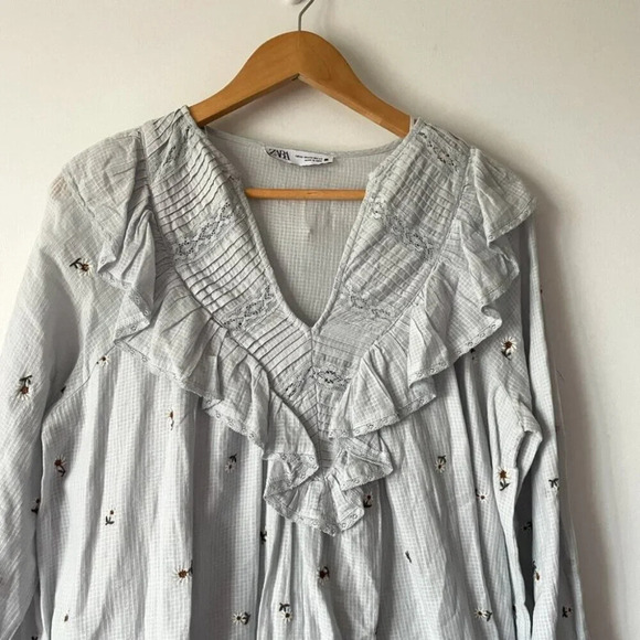 Zara Daisy Floral Embroidered Ruffle Neckline Cotton Mini Dress Light Blue XS - Picture 8 of 11
